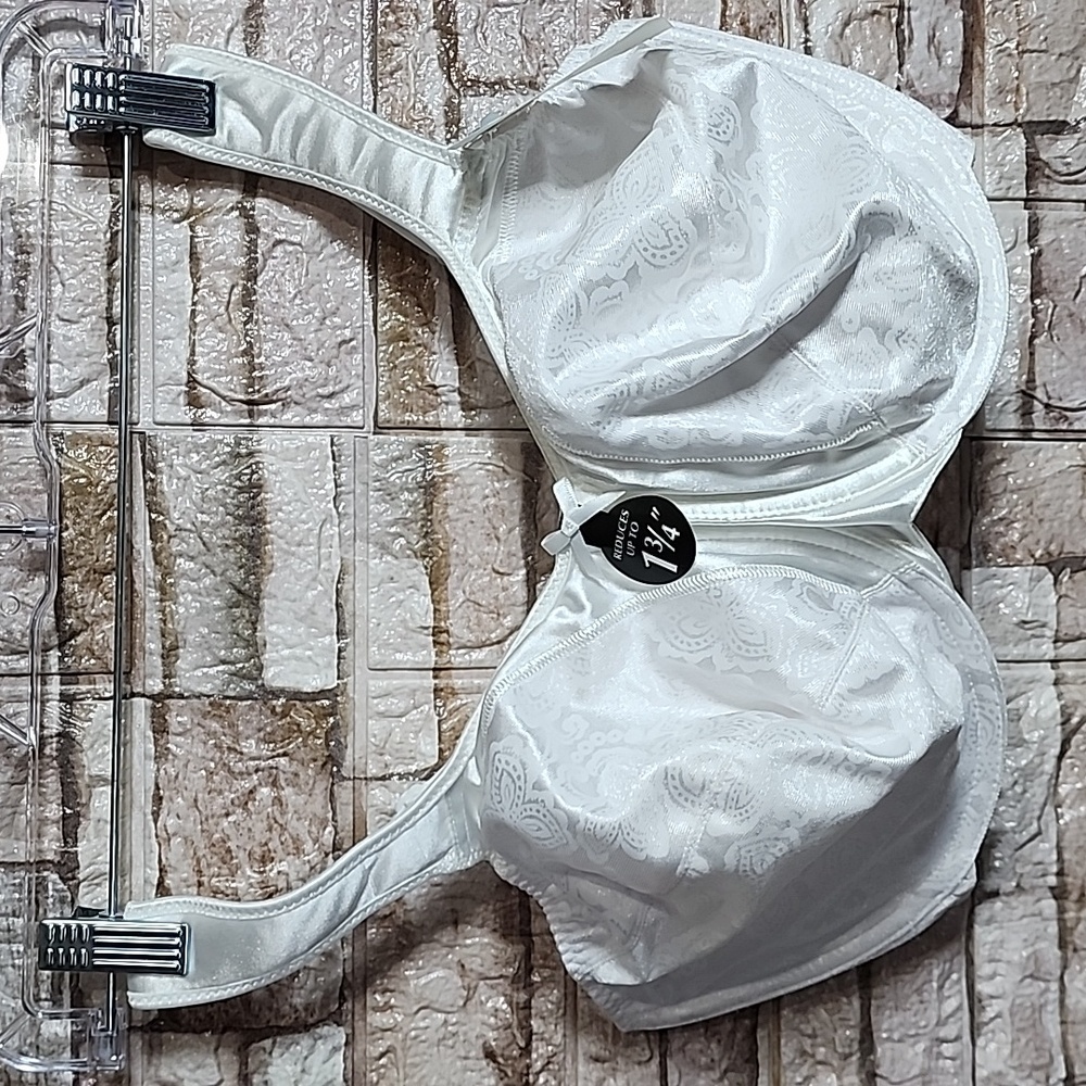 Bali Brand New Elegant White Lace Bra